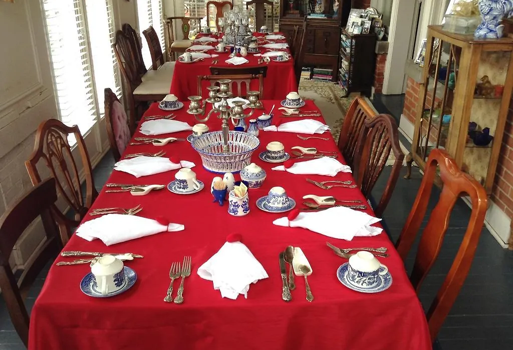 2439 Fairfield "A Bed And Breakfast"-1