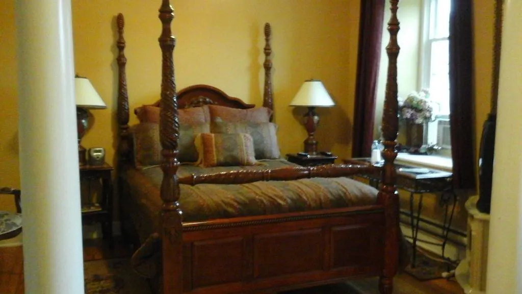 Baldachin Inn-1