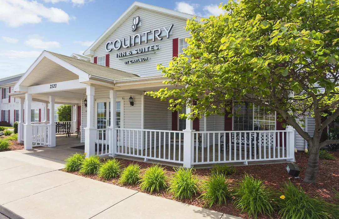 Country Inn & Suites By Radisson, Nevada, Mo-1