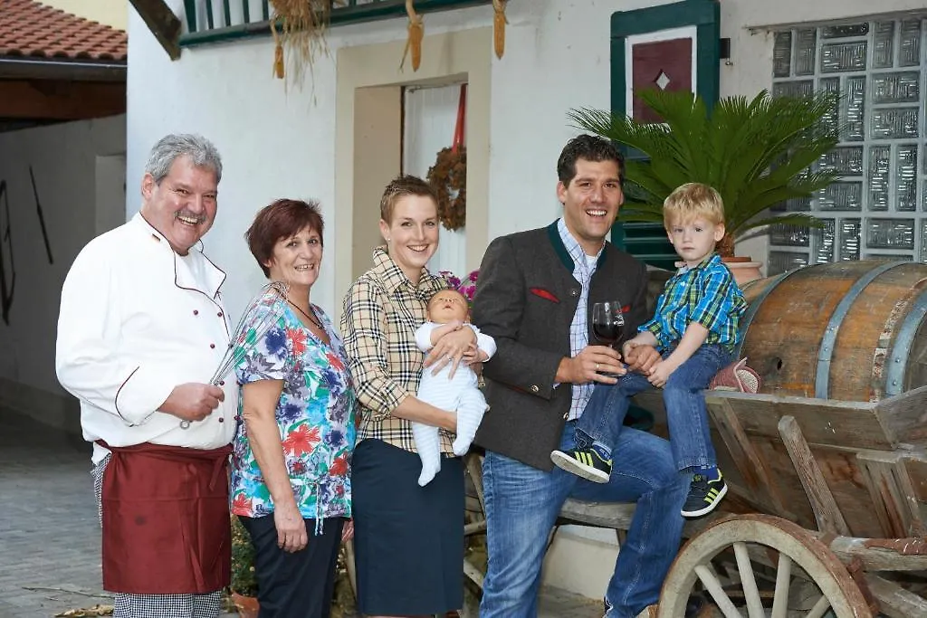 Hotel Loewen Garni-1