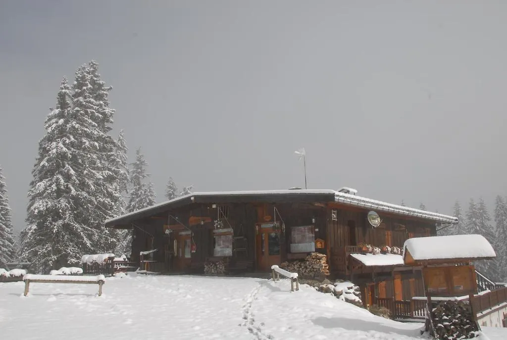 Hotel Chalet Le Caribou-1