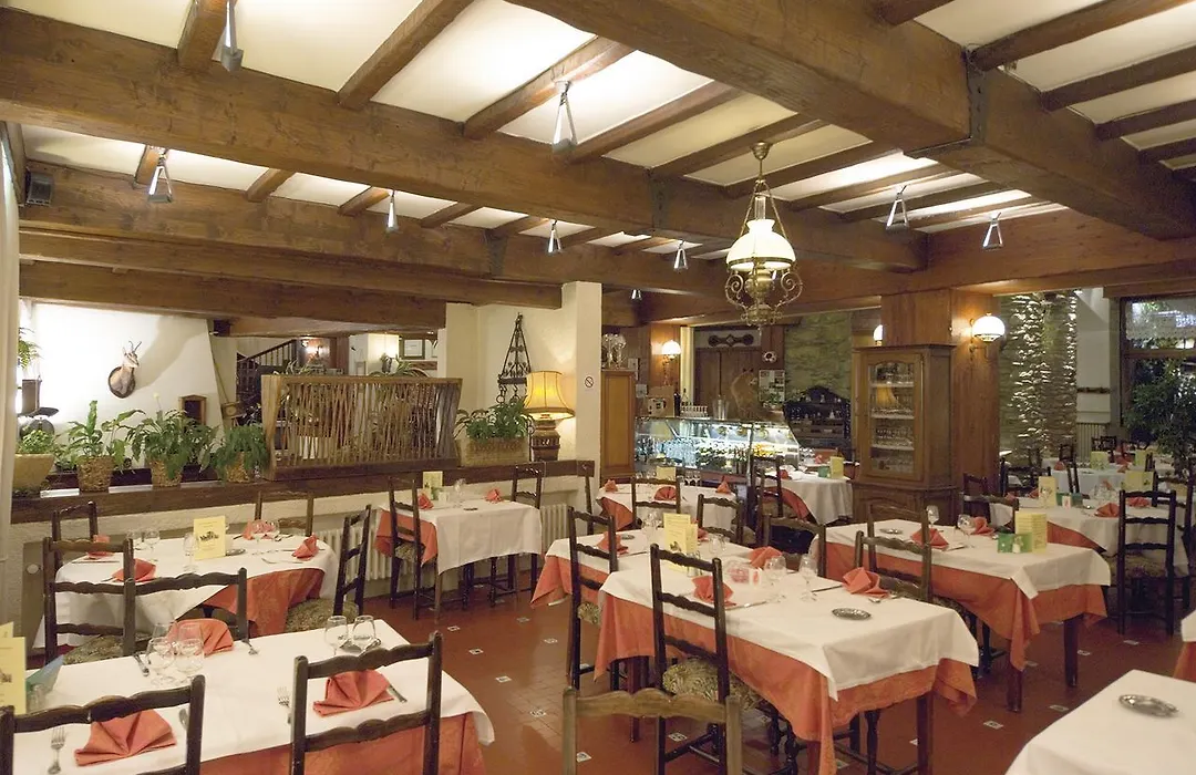 Logis Hotel Restaurant Planes-1