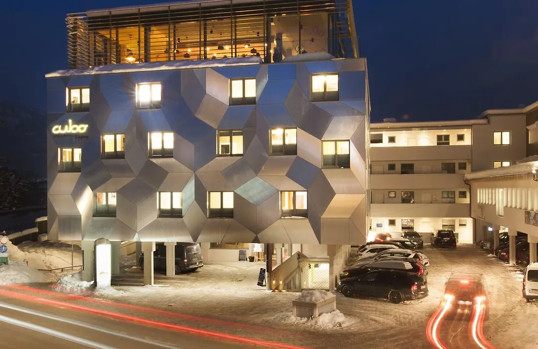Cubo Sport & Art Hotel-1