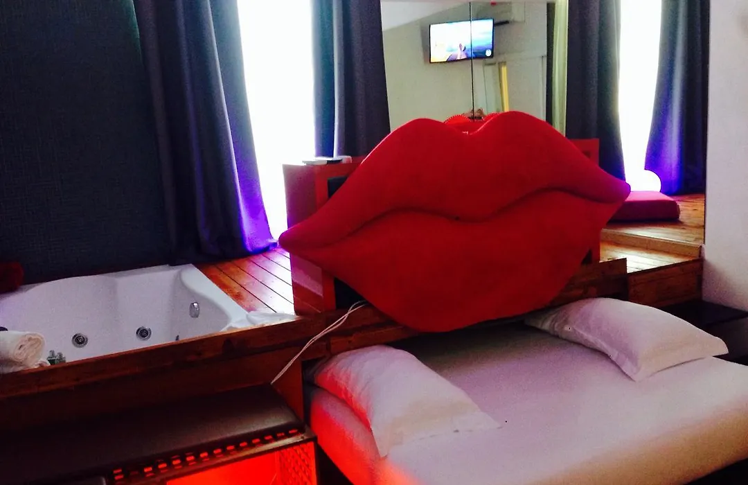 Jacuzzi Rooms-1