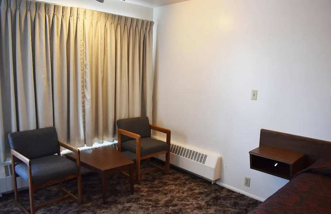 Jr Inn-1