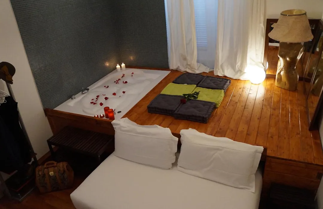 Jacuzzi Rooms-1