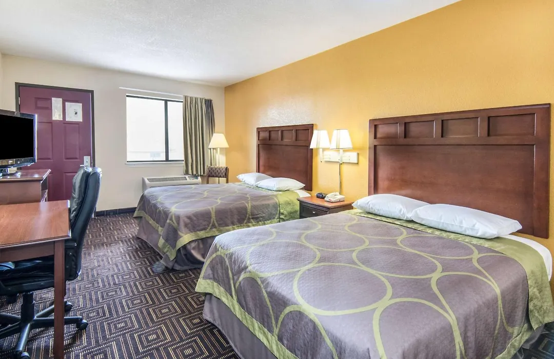Super 8 By Wyndham Seguin-1
