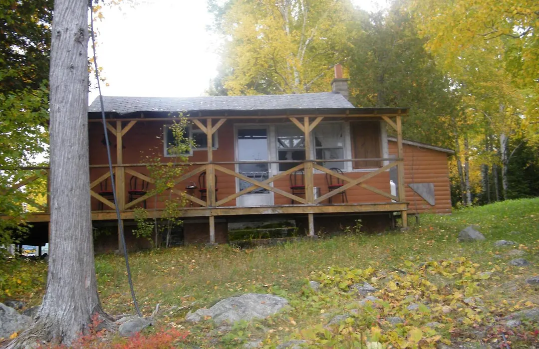 Mowat Landing Cottages-1