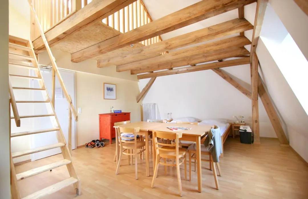 Familien- und Freizeithotel Gutshaus Petkus-1