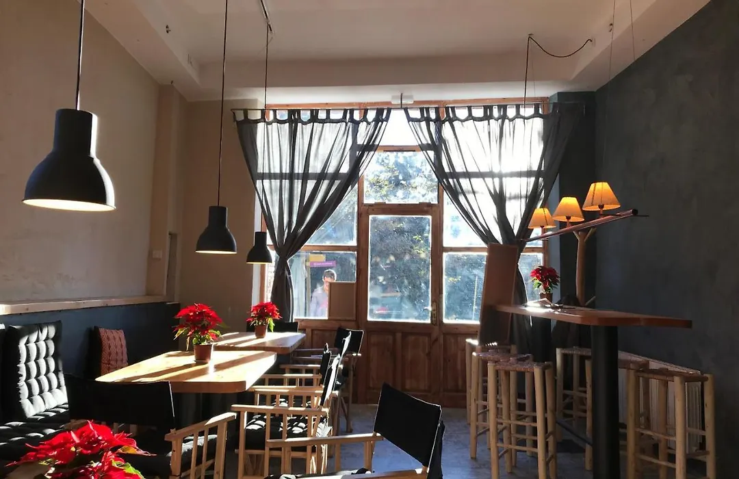 Hostal De Bianya-1