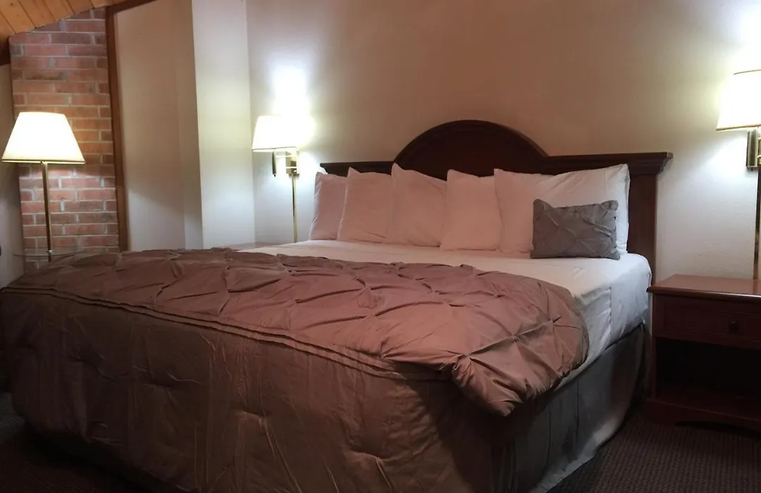 Amerihost Inn & Suites Fulton-1
