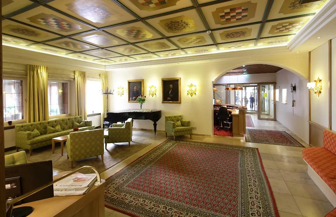 Bayerischer Hof-1
