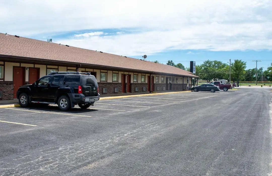 Americas Best Value Inn Chanute-1