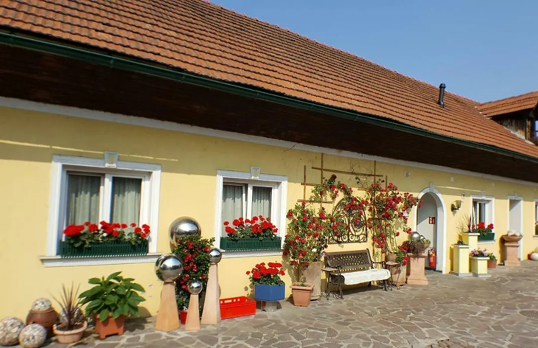 Pension Arkadenhof-1