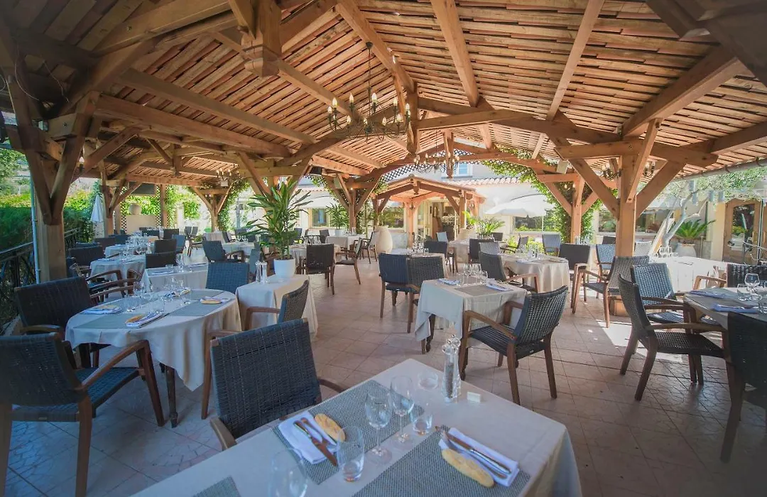Appart Hotel Lou Castelet-1