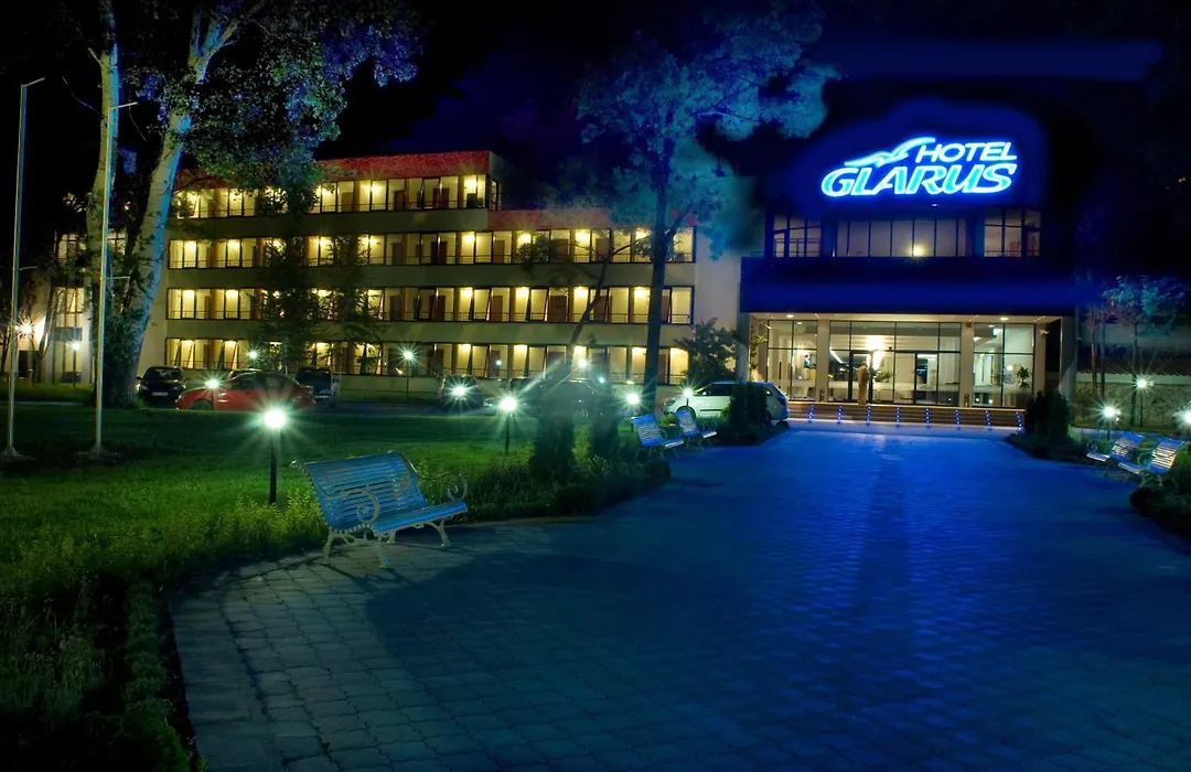 Hotel Glarus Beach-1