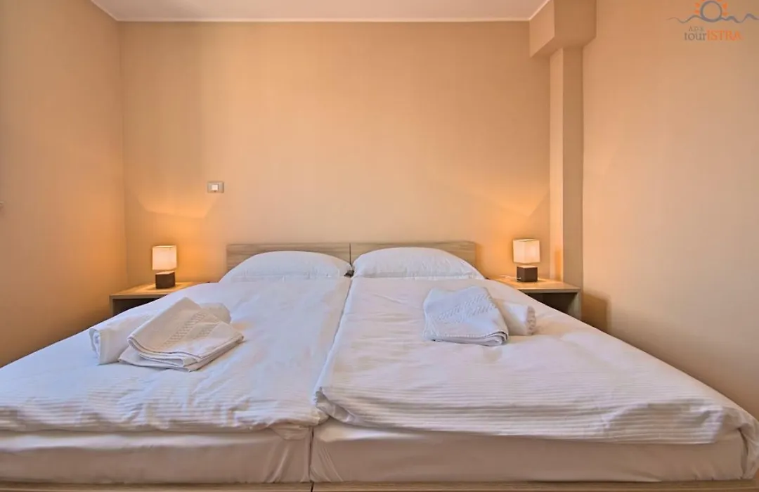 Rotonda Inn Novigrad-1