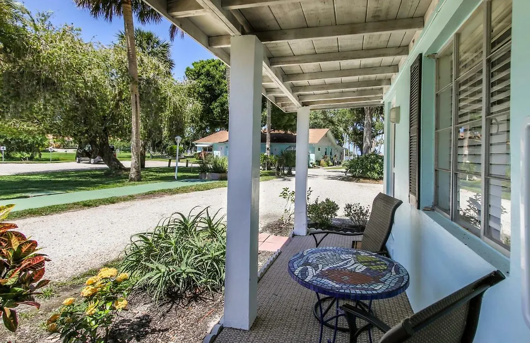 Island View Cottages Sebastian-1