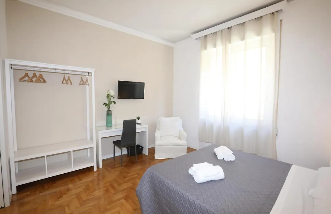 Unique Luxury Apartment And Rooms-1