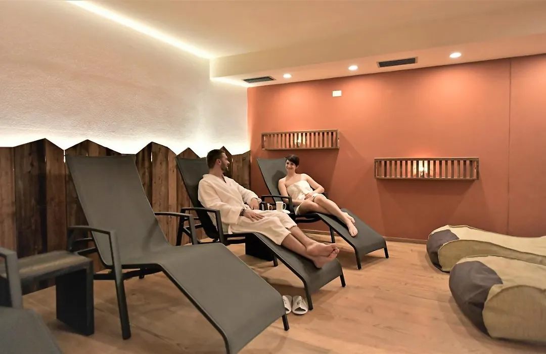Alp Hotel Dolomiti-1
