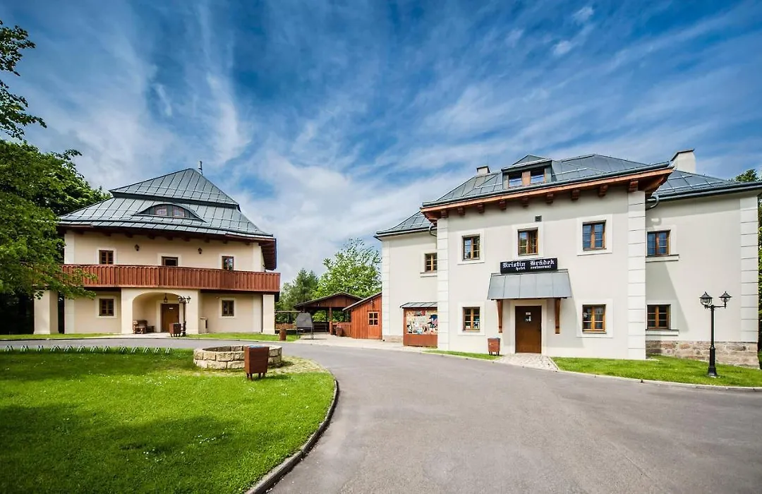 Hotel Kristin Hrádek-1