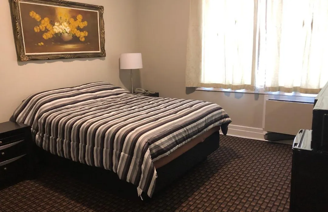 Royal Hotel-1