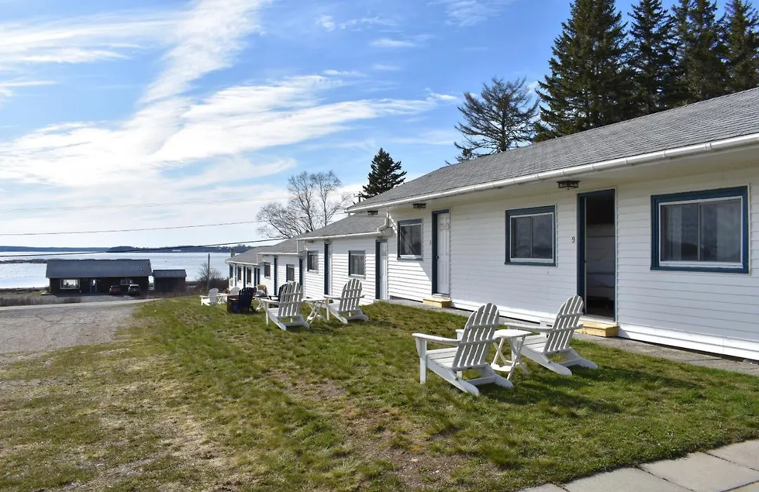 Friars Bay Inn & Cottages-1