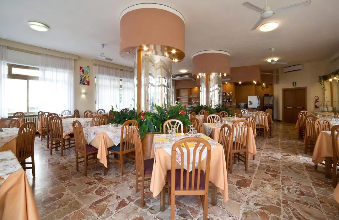Hotel Kristall-1