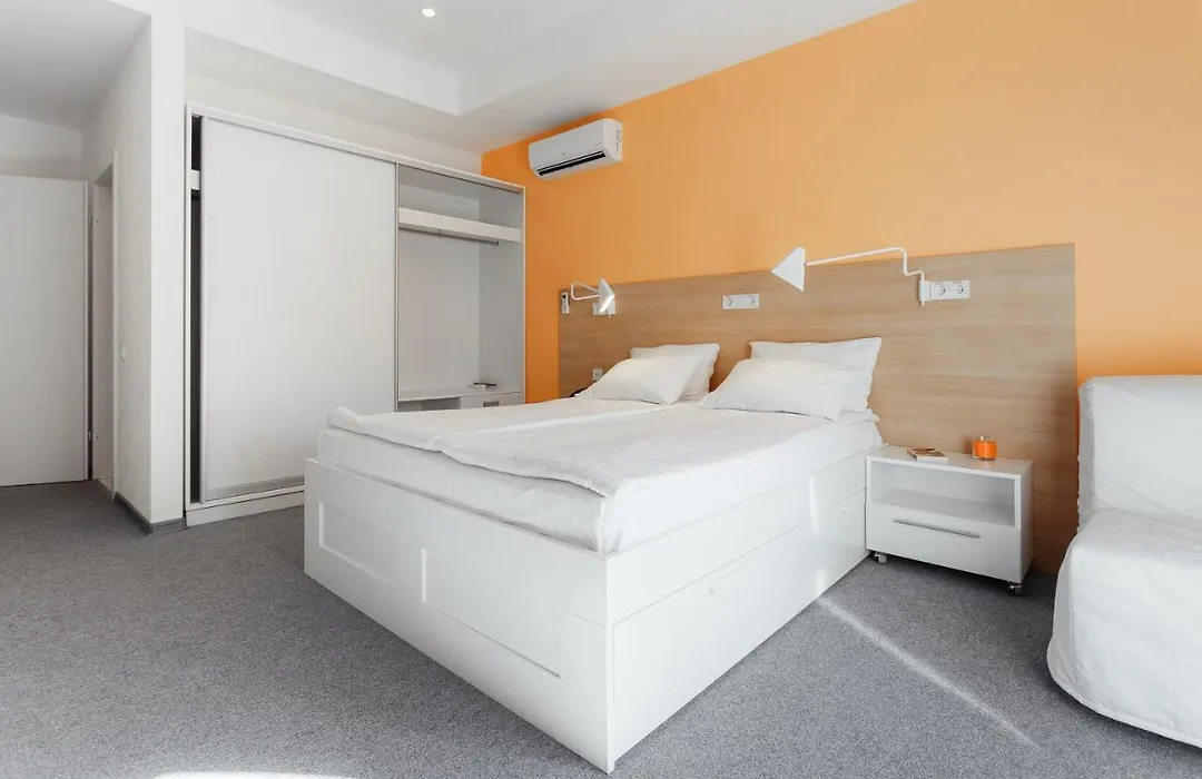 Orange Hotel-1