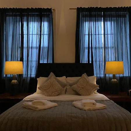 Queen Street Boutique Suites-3