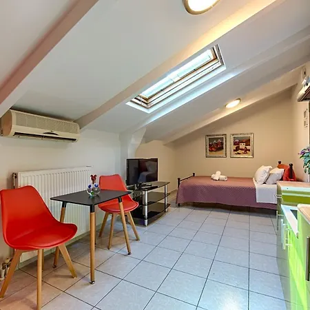 Alexia'S Apartments-2