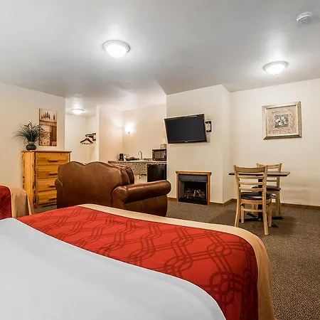 Econo Lodge Inn & Suites Kalispell - Glacier National Park Gateway-3