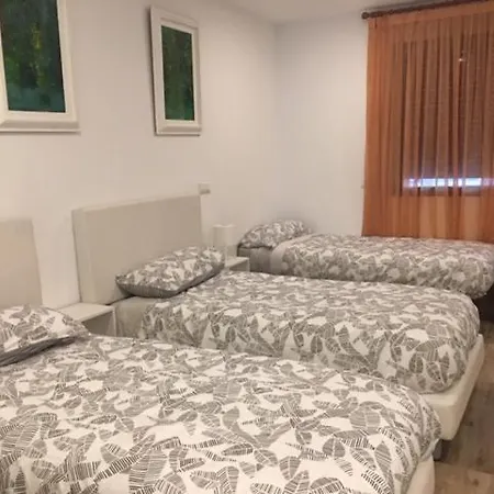 Rooms H Skyline-3