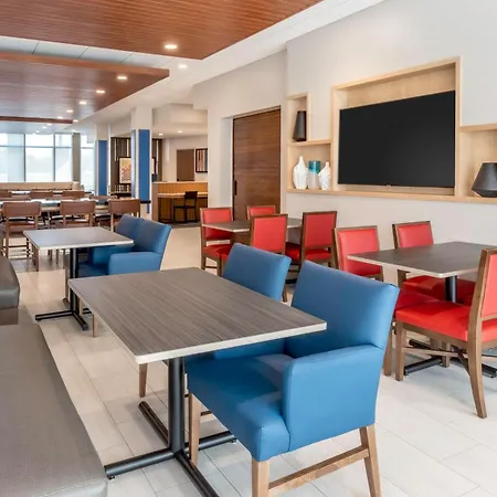 Holiday Inn Express & Suites - Milwaukee West Allis By Ihg-3