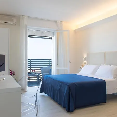 Kiss Beachfront Hotel & Restaurant-3