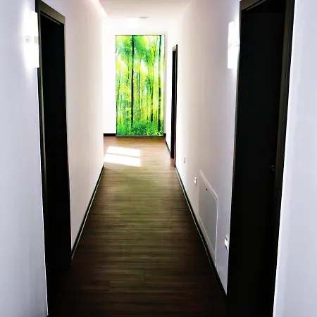 X-Hotel-2