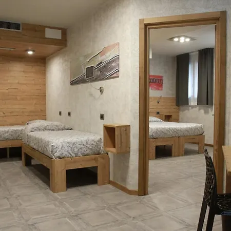 Hotel Bed & Rooms , Corte Rossa -1 Min Walk To Bernina Express-3