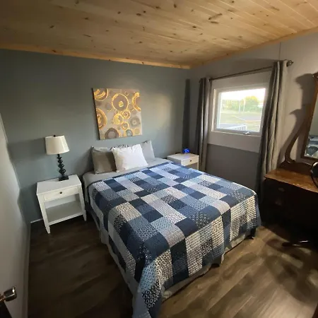 The Pines Motel And Cottages-3