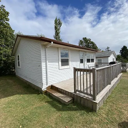 The Pines Motel And Cottages-2