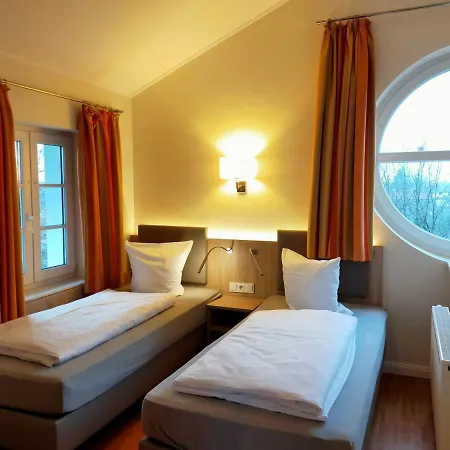 Hotel Xtra Gleis-3