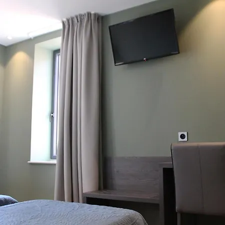 Hotel Le Pont Neuf-3