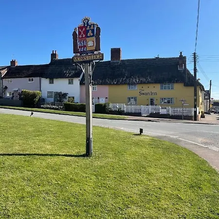 The Swan, Bar, Bed & Breakfast-3