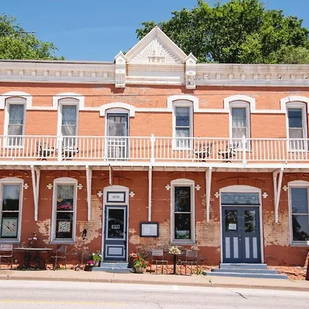 The Burlington Hotel & Bar - Alma Wi-3