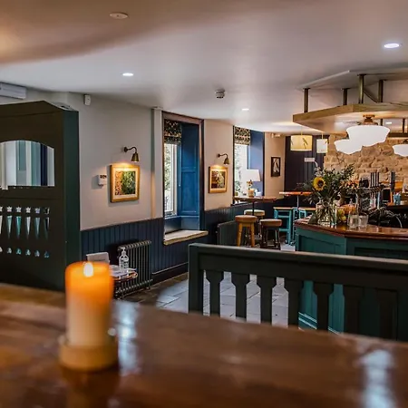 The Queens Chew Magna-3