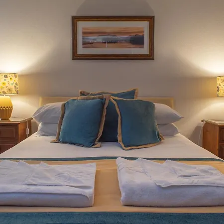 Meadowcroft Guest House-3