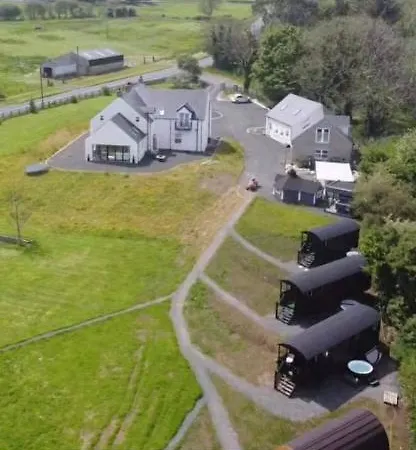 Jeannies Retreat Ballycastle At Little Lake Lodge Go To Fb For Full Private Use-3