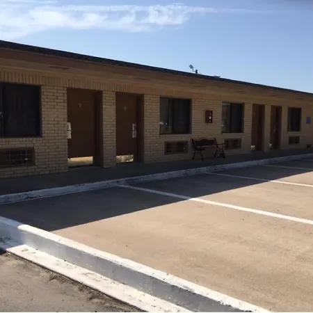 Hebbronville Executive Inn-2
