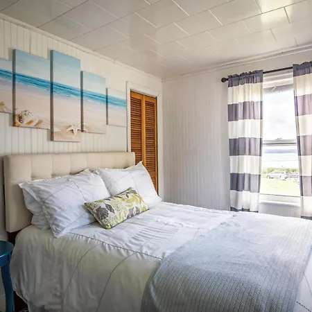 Friars Bay Inn & Cottages-3