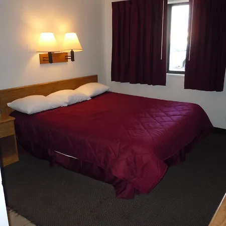 Travelodge By Wyndham Grand Rapids North-2