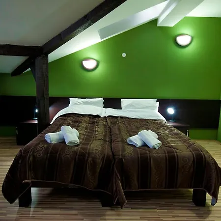 Hotel Theatre-2
